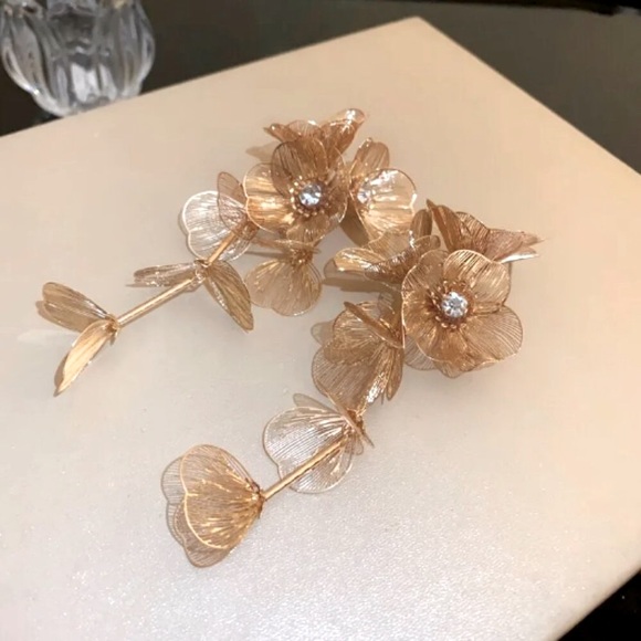 🍏50% OFF/3+...Gorgeous Statement Flower Dangle Earrings (Gold Color) - Picture 4 of 10
